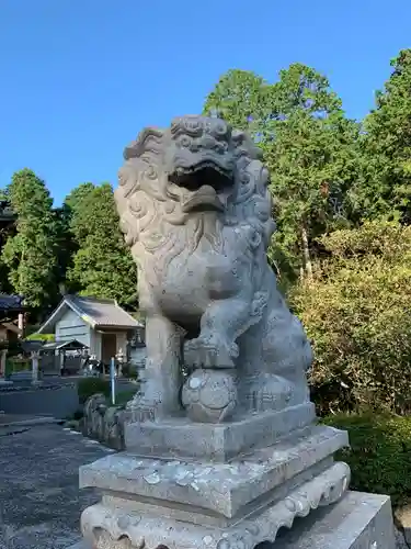 伊奈冨神社の狛犬