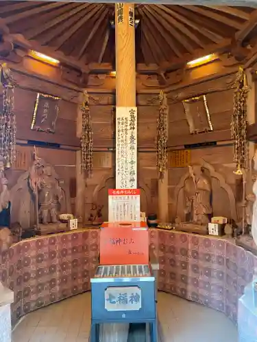 大聖院の{uncategorized: "未分類", other: "その他", undefined: "問題あり", building: "その他建物", grave: "お墓", sacred_gate: "鳥居", guardian: "狛犬", statue: "像", buddha: "仏像", history: "歴史", nature: "自然", garden: "庭園", animal: "動物", pagoda: "塔", temizu: "手水舎", mountain_gate: "山門・神門", sanctuary: "本殿・本堂", subordinate: "末社・摂社", art: "芸術", scenery: "景色", jizo: "地蔵", ema: "絵馬", goshuin: "御朱印", omikuji: "おみくじ", items: "授与品その他", amulet: "お守り", goshuincho: "御朱印帳", eats: "食事", festival: "お祭り", votive_dance: "神楽", shichigosan: "七五三参", wedding: "結婚式", experience: "体験その他", initially: "初詣", around: "周辺", anti_infection: "感染症対策"}