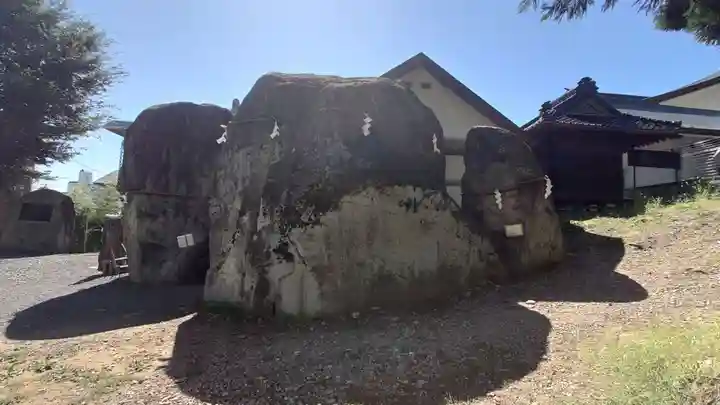 三ツ石神社(岩手県)