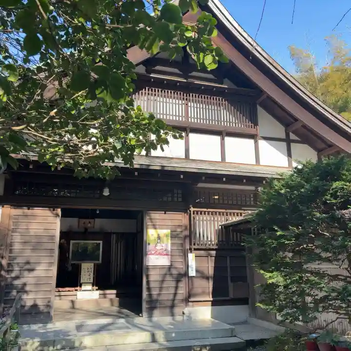 瑞泉寺の{uncategorized: "未分類", other: "その他", undefined: "問題あり", building: "その他建物", grave: "お墓", sacred_gate: "鳥居", guardian: "狛犬", statue: "像", buddha: "仏像", history: "歴史", nature: "自然", garden: "庭園", animal: "動物", pagoda: "塔", temizu: "手水舎", mountain_gate: "山門・神門", sanctuary: "本殿・本堂", subordinate: "末社・摂社", art: "芸術", scenery: "景色", jizo: "地蔵", ema: "絵馬", goshuin: "御朱印", omikuji: "おみくじ", items: "授与品その他", amulet: "お守り", goshuincho: "御朱印帳", eats: "食事", festival: "お祭り", votive_dance: "神楽", shichigosan: "七五三参", wedding: "結婚式", experience: "体験その他", initially: "初詣", around: "周辺", anti_infection: "感染症対策"}