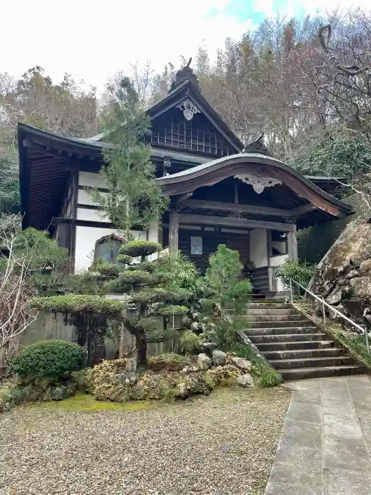 薬王寺の{uncategorized: "未分類", other: "その他", undefined: "問題あり", building: "その他建物", grave: "お墓", sacred_gate: "鳥居", guardian: "狛犬", statue: "像", buddha: "仏像", history: "歴史", nature: "自然", garden: "庭園", animal: "動物", pagoda: "塔", temizu: "手水舎", mountain_gate: "山門・神門", sanctuary: "本殿・本堂", subordinate: "末社・摂社", art: "芸術", scenery: "景色", jizo: "地蔵", ema: "絵馬", goshuin: "御朱印", omikuji: "おみくじ", items: "授与品その他", amulet: "お守り", goshuincho: "御朱印帳", eats: "食事", festival: "お祭り", votive_dance: "神楽", shichigosan: "七五三参", wedding: "結婚式", experience: "体験その他", initially: "初詣", around: "周辺", anti_infection: "感染症対策"}