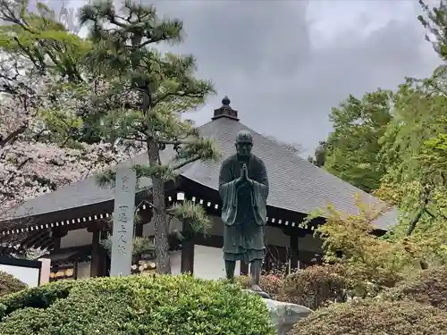 時宗総本山 遊行寺（正式：清浄光寺）の像