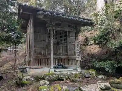 五皇神社の{uncategorized: "未分類", other: "その他", undefined: "問題あり", building: "その他建物", grave: "お墓", sacred_gate: "鳥居", guardian: "狛犬", statue: "像", buddha: "仏像", history: "歴史", nature: "自然", garden: "庭園", animal: "動物", pagoda: "塔", temizu: "手水舎", mountain_gate: "山門・神門", sanctuary: "本殿・本堂", subordinate: "末社・摂社", art: "芸術", scenery: "景色", jizo: "地蔵", ema: "絵馬", goshuin: "御朱印", omikuji: "おみくじ", items: "授与品その他", amulet: "お守り", goshuincho: "御朱印帳", eats: "食事", festival: "お祭り", votive_dance: "神楽", shichigosan: "七五三参", wedding: "結婚式", experience: "体験その他", initially: "初詣", around: "周辺", anti_infection: "感染症対策"}
