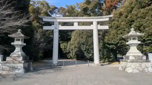 栃木縣護國神社の{uncategorized: "未分類", other: "その他", undefined: "問題あり", building: "その他建物", grave: "お墓", sacred_gate: "鳥居", guardian: "狛犬", statue: "像", buddha: "仏像", history: "歴史", nature: "自然", garden: "庭園", animal: "動物", pagoda: "塔", temizu: "手水舎", mountain_gate: "山門・神門", sanctuary: "本殿・本堂", subordinate: "末社・摂社", art: "芸術", scenery: "景色", jizo: "地蔵", ema: "絵馬", goshuin: "御朱印", omikuji: "おみくじ", items: "授与品その他", amulet: "お守り", goshuincho: "御朱印帳", eats: "食事", festival: "お祭り", votive_dance: "神楽", shichigosan: "七五三参", wedding: "結婚式", experience: "体験その他", initially: "初詣", around: "周辺", anti_infection: "感染症対策"}