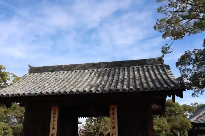 本山寺の山門・神門