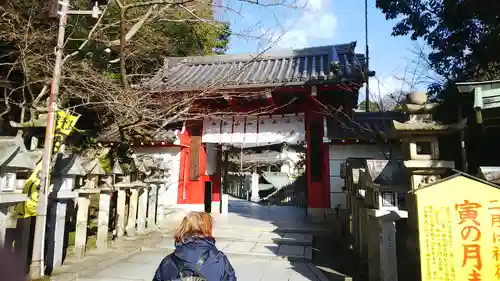 朝護孫子寺の山門