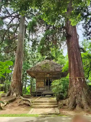 牛尾神社の末社