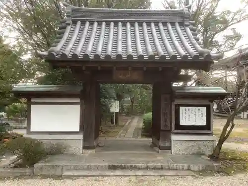 龍泉寺の山門