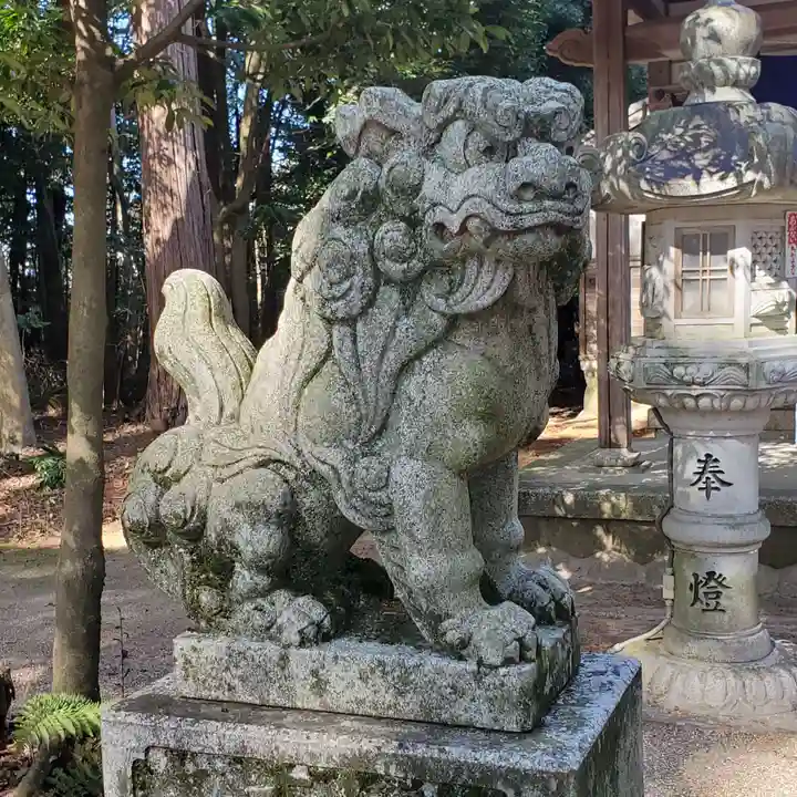 鵜川原神社の狛犬
