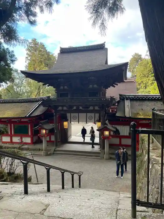 石上神宮の山門