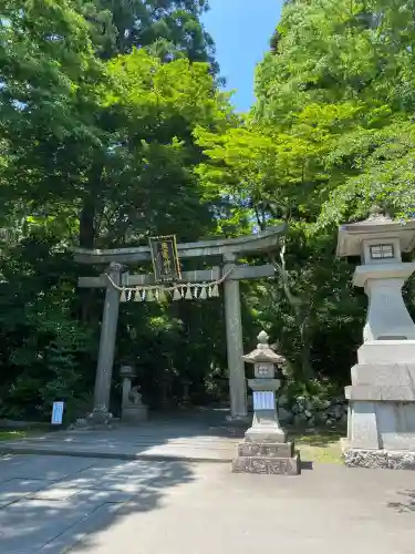 志波彦神社・鹽竈神社の{uncategorized: "未分類", other: "その他", undefined: "問題あり", building: "その他建物", grave: "お墓", sacred_gate: "鳥居", guardian: "狛犬", statue: "像", buddha: "仏像", history: "歴史", nature: "自然", garden: "庭園", animal: "動物", pagoda: "塔", temizu: "手水舎", mountain_gate: "山門・神門", sanctuary: "本殿・本堂", subordinate: "末社・摂社", art: "芸術", scenery: "景色", jizo: "地蔵", ema: "絵馬", goshuin: "御朱印", omikuji: "おみくじ", items: "授与品その他", amulet: "お守り", goshuincho: "御朱印帳", eats: "食事", festival: "お祭り", votive_dance: "神楽", shichigosan: "七五三参", wedding: "結婚式", experience: "体験その他", initially: "初詣", around: "周辺", anti_infection: "感染症対策"}
