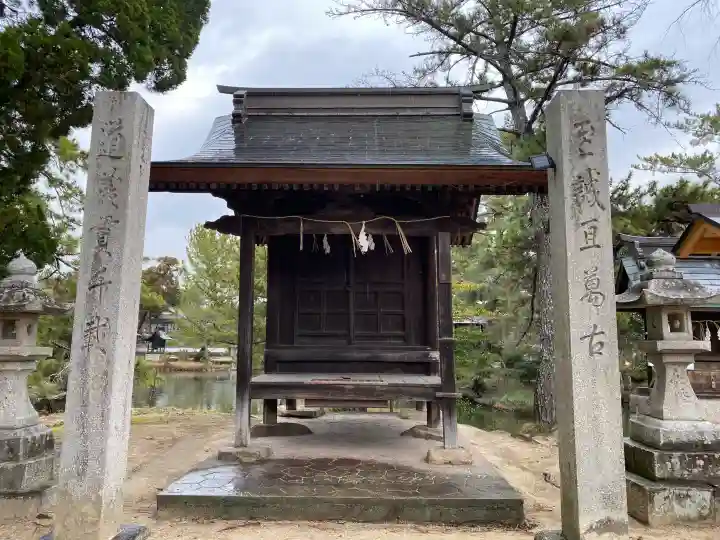 備中国總社の{uncategorized: "未分類", other: "その他", undefined: "問題あり", building: "その他建物", grave: "お墓", sacred_gate: "鳥居", guardian: "狛犬", statue: "像", buddha: "仏像", history: "歴史", nature: "自然", garden: "庭園", animal: "動物", pagoda: "塔", temizu: "手水舎", mountain_gate: "山門・神門", sanctuary: "本殿・本堂", subordinate: "末社・摂社", art: "芸術", scenery: "景色", jizo: "地蔵", ema: "絵馬", goshuin: "御朱印", omikuji: "おみくじ", items: "授与品その他", amulet: "お守り", goshuincho: "御朱印帳", eats: "食事", festival: "お祭り", votive_dance: "神楽", shichigosan: "七五三参", wedding: "結婚式", experience: "体験その他", initially: "初詣", around: "周辺", anti_infection: "感染症対策"}