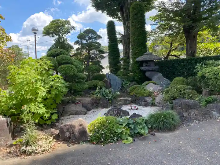 観音寺の庭園