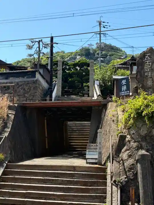 天寧寺の{uncategorized: "未分類", other: "その他", undefined: "問題あり", building: "その他建物", grave: "お墓", sacred_gate: "鳥居", guardian: "狛犬", statue: "像", buddha: "仏像", history: "歴史", nature: "自然", garden: "庭園", animal: "動物", pagoda: "塔", temizu: "手水舎", mountain_gate: "山門・神門", sanctuary: "本殿・本堂", subordinate: "末社・摂社", art: "芸術", scenery: "景色", jizo: "地蔵", ema: "絵馬", goshuin: "御朱印", omikuji: "おみくじ", items: "授与品その他", amulet: "お守り", goshuincho: "御朱印帳", eats: "食事", festival: "お祭り", votive_dance: "神楽", shichigosan: "七五三参", wedding: "結婚式", experience: "体験その他", initially: "初詣", around: "周辺", anti_infection: "感染症対策"}