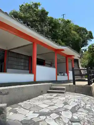 粟嶋社の{uncategorized: "未分類", other: "その他", undefined: "問題あり", building: "その他建物", grave: "お墓", sacred_gate: "鳥居", guardian: "狛犬", statue: "像", buddha: "仏像", history: "歴史", nature: "自然", garden: "庭園", animal: "動物", pagoda: "塔", temizu: "手水舎", mountain_gate: "山門・神門", sanctuary: "本殿・本堂", subordinate: "末社・摂社", art: "芸術", scenery: "景色", jizo: "地蔵", ema: "絵馬", goshuin: "御朱印", omikuji: "おみくじ", items: "授与品その他", amulet: "お守り", goshuincho: "御朱印帳", eats: "食事", festival: "お祭り", votive_dance: "神楽", shichigosan: "七五三参", wedding: "結婚式", experience: "体験その他", initially: "初詣", around: "周辺", anti_infection: "感染症対策"}