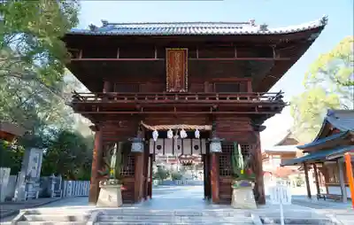 伊豫豆比古命神社の山門・神門