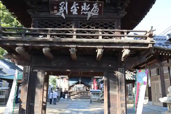 圓明寺(円明寺)の山門・神門