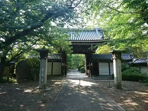 真盛寺の山門