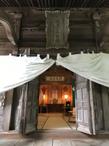 新海三社神社の本殿