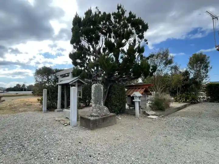 棒屋神社の{uncategorized: "未分類", other: "その他", undefined: "問題あり", building: "その他建物", grave: "お墓", sacred_gate: "鳥居", guardian: "狛犬", statue: "像", buddha: "仏像", history: "歴史", nature: "自然", garden: "庭園", animal: "動物", pagoda: "塔", temizu: "手水舎", mountain_gate: "山門・神門", sanctuary: "本殿・本堂", subordinate: "末社・摂社", art: "芸術", scenery: "景色", jizo: "地蔵", ema: "絵馬", goshuin: "御朱印", omikuji: "おみくじ", items: "授与品その他", amulet: "お守り", goshuincho: "御朱印帳", eats: "食事", festival: "お祭り", votive_dance: "神楽", shichigosan: "七五三参", wedding: "結婚式", experience: "体験その他", initially: "初詣", around: "周辺", anti_infection: "感染症対策"}