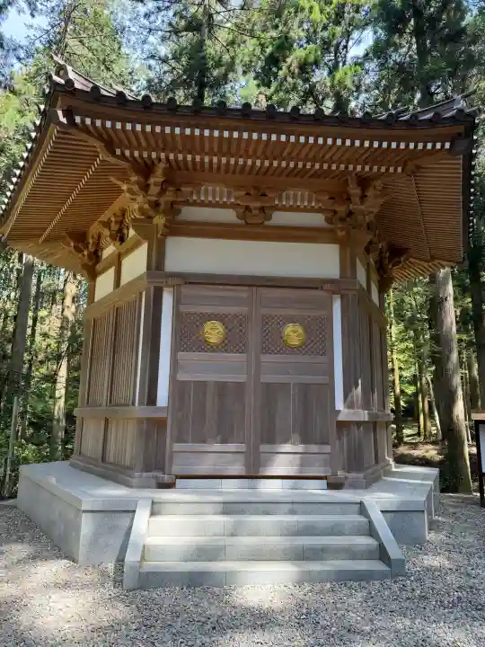 御岩神社の{uncategorized: "未分類", other: "その他", undefined: "問題あり", building: "その他建物", grave: "お墓", sacred_gate: "鳥居", guardian: "狛犬", statue: "像", buddha: "仏像", history: "歴史", nature: "自然", garden: "庭園", animal: "動物", pagoda: "塔", temizu: "手水舎", mountain_gate: "山門・神門", sanctuary: "本殿・本堂", subordinate: "末社・摂社", art: "芸術", scenery: "景色", jizo: "地蔵", ema: "絵馬", goshuin: "御朱印", omikuji: "おみくじ", items: "授与品その他", amulet: "お守り", goshuincho: "御朱印帳", eats: "食事", festival: "お祭り", votive_dance: "神楽", shichigosan: "七五三参", wedding: "結婚式", experience: "体験その他", initially: "初詣", around: "周辺", anti_infection: "感染症対策"}