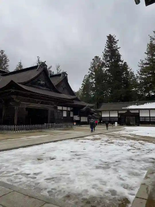 高野山金剛峯寺の{uncategorized: "未分類", other: "その他", undefined: "問題あり", building: "その他建物", grave: "お墓", sacred_gate: "鳥居", guardian: "狛犬", statue: "像", buddha: "仏像", history: "歴史", nature: "自然", garden: "庭園", animal: "動物", pagoda: "塔", temizu: "手水舎", mountain_gate: "山門・神門", sanctuary: "本殿・本堂", subordinate: "末社・摂社", art: "芸術", scenery: "景色", jizo: "地蔵", ema: "絵馬", goshuin: "御朱印", omikuji: "おみくじ", items: "授与品その他", amulet: "お守り", goshuincho: "御朱印帳", eats: "食事", festival: "お祭り", votive_dance: "神楽", shichigosan: "七五三参", wedding: "結婚式", experience: "体験その他", initially: "初詣", around: "周辺", anti_infection: "感染症対策"}