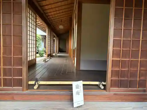 総見院の{uncategorized: "未分類", other: "その他", undefined: "問題あり", building: "その他建物", grave: "お墓", sacred_gate: "鳥居", guardian: "狛犬", statue: "像", buddha: "仏像", history: "歴史", nature: "自然", garden: "庭園", animal: "動物", pagoda: "塔", temizu: "手水舎", mountain_gate: "山門・神門", sanctuary: "本殿・本堂", subordinate: "末社・摂社", art: "芸術", scenery: "景色", jizo: "地蔵", ema: "絵馬", goshuin: "御朱印", omikuji: "おみくじ", items: "授与品その他", amulet: "お守り", goshuincho: "御朱印帳", eats: "食事", festival: "お祭り", votive_dance: "神楽", shichigosan: "七五三参", wedding: "結婚式", experience: "体験その他", initially: "初詣", around: "周辺", anti_infection: "感染症対策"}