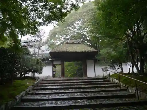 安楽寺の山門