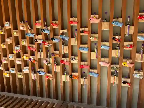 井伊谷宮の{uncategorized: "未分類", other: "その他", undefined: "問題あり", building: "その他建物", grave: "お墓", sacred_gate: "鳥居", guardian: "狛犬", statue: "像", buddha: "仏像", history: "歴史", nature: "自然", garden: "庭園", animal: "動物", pagoda: "塔", temizu: "手水舎", mountain_gate: "山門・神門", sanctuary: "本殿・本堂", subordinate: "末社・摂社", art: "芸術", scenery: "景色", jizo: "地蔵", ema: "絵馬", goshuin: "御朱印", omikuji: "おみくじ", items: "授与品その他", amulet: "お守り", goshuincho: "御朱印帳", eats: "食事", festival: "お祭り", votive_dance: "神楽", shichigosan: "七五三参", wedding: "結婚式", experience: "体験その他", initially: "初詣", around: "周辺", anti_infection: "感染症対策"}