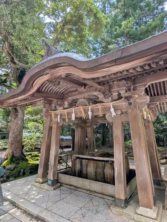 彌彦神社の{uncategorized: "未分類", other: "その他", undefined: "問題あり", building: "その他建物", grave: "お墓", sacred_gate: "鳥居", guardian: "狛犬", statue: "像", buddha: "仏像", history: "歴史", nature: "自然", garden: "庭園", animal: "動物", pagoda: "塔", temizu: "手水舎", mountain_gate: "山門・神門", sanctuary: "本殿・本堂", subordinate: "末社・摂社", art: "芸術", scenery: "景色", jizo: "地蔵", ema: "絵馬", goshuin: "御朱印", omikuji: "おみくじ", items: "授与品その他", amulet: "お守り", goshuincho: "御朱印帳", eats: "食事", festival: "お祭り", votive_dance: "神楽", shichigosan: "七五三参", wedding: "結婚式", experience: "体験その他", initially: "初詣", around: "周辺", anti_infection: "感染症対策"}