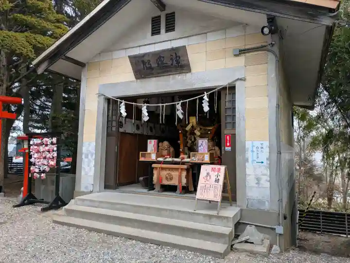 湯倉神社の{uncategorized: "未分類", other: "その他", undefined: "問題あり", building: "その他建物", grave: "お墓", sacred_gate: "鳥居", guardian: "狛犬", statue: "像", buddha: "仏像", history: "歴史", nature: "自然", garden: "庭園", animal: "動物", pagoda: "塔", temizu: "手水舎", mountain_gate: "山門・神門", sanctuary: "本殿・本堂", subordinate: "末社・摂社", art: "芸術", scenery: "景色", jizo: "地蔵", ema: "絵馬", goshuin: "御朱印", omikuji: "おみくじ", items: "授与品その他", amulet: "お守り", goshuincho: "御朱印帳", eats: "食事", festival: "お祭り", votive_dance: "神楽", shichigosan: "七五三参", wedding: "結婚式", experience: "体験その他", initially: "初詣", around: "周辺", anti_infection: "感染症対策"}