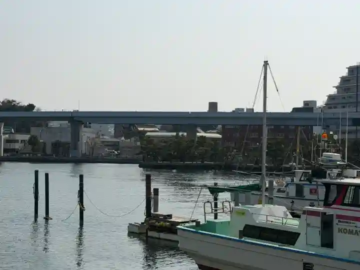 琵琶島神社の{uncategorized: "未分類", other: "その他", undefined: "問題あり", building: "その他建物", grave: "お墓", sacred_gate: "鳥居", guardian: "狛犬", statue: "像", buddha: "仏像", history: "歴史", nature: "自然", garden: "庭園", animal: "動物", pagoda: "塔", temizu: "手水舎", mountain_gate: "山門・神門", sanctuary: "本殿・本堂", subordinate: "末社・摂社", art: "芸術", scenery: "景色", jizo: "地蔵", ema: "絵馬", goshuin: "御朱印", omikuji: "おみくじ", items: "授与品その他", amulet: "お守り", goshuincho: "御朱印帳", eats: "食事", festival: "お祭り", votive_dance: "神楽", shichigosan: "七五三参", wedding: "結婚式", experience: "体験その他", initially: "初詣", around: "周辺", anti_infection: "感染症対策"}