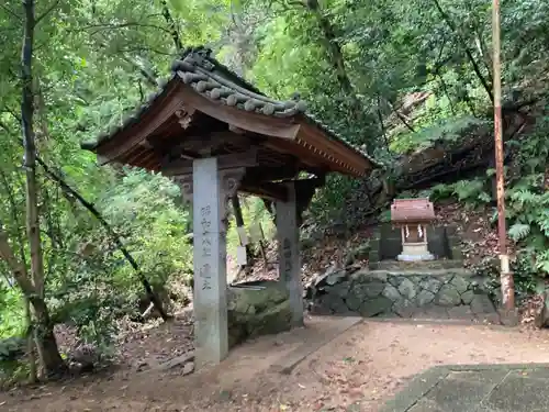 忽那島八幡宮の手水舎
