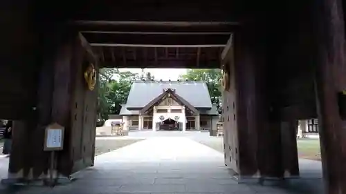 帯廣神社の山門・神門