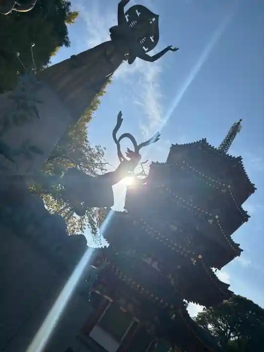 川崎大師(平間寺)の{uncategorized: "未分類", other: "その他", undefined: "問題あり", building: "その他建物", grave: "お墓", sacred_gate: "鳥居", guardian: "狛犬", statue: "像", buddha: "仏像", history: "歴史", nature: "自然", garden: "庭園", animal: "動物", pagoda: "塔", temizu: "手水舎", mountain_gate: "山門・神門", sanctuary: "本殿・本堂", subordinate: "末社・摂社", art: "芸術", scenery: "景色", jizo: "地蔵", ema: "絵馬", goshuin: "御朱印", omikuji: "おみくじ", items: "授与品その他", amulet: "お守り", goshuincho: "御朱印帳", eats: "食事", festival: "お祭り", votive_dance: "神楽", shichigosan: "七五三参", wedding: "結婚式", experience: "体験その他", initially: "初詣", around: "周辺", anti_infection: "感染症対策"}