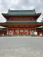 平安神宮の{uncategorized: "未分類", other: "その他", undefined: "問題あり", building: "その他建物", grave: "お墓", sacred_gate: "鳥居", guardian: "狛犬", statue: "像", buddha: "仏像", history: "歴史", nature: "自然", garden: "庭園", animal: "動物", pagoda: "塔", temizu: "手水舎", mountain_gate: "山門・神門", sanctuary: "本殿・本堂", subordinate: "末社・摂社", art: "芸術", scenery: "景色", jizo: "地蔵", ema: "絵馬", goshuin: "御朱印", omikuji: "おみくじ", items: "授与品その他", amulet: "お守り", goshuincho: "御朱印帳", eats: "食事", festival: "お祭り", votive_dance: "神楽", shichigosan: "七五三参", wedding: "結婚式", experience: "体験その他", initially: "初詣", around: "周辺", anti_infection: "感染症対策"}