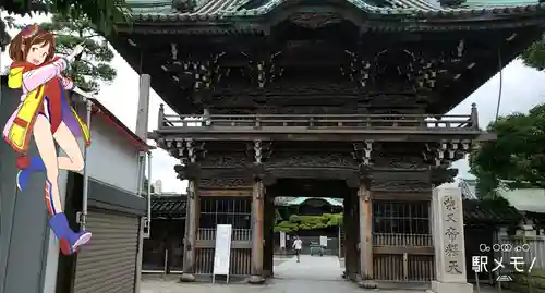 題経寺（柴又帝釈天）の山門・神門