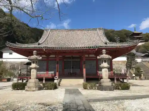 西国寺の本殿・本堂