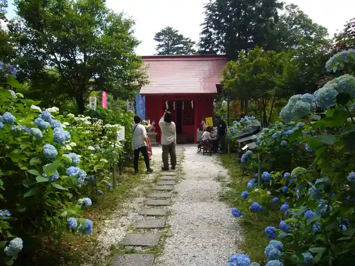 鷲子山上神社の末社・摂社