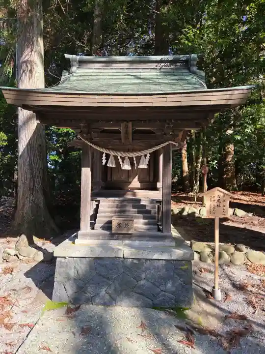雄山神社前立社壇の{uncategorized: "未分類", other: "その他", undefined: "問題あり", building: "その他建物", grave: "お墓", sacred_gate: "鳥居", guardian: "狛犬", statue: "像", buddha: "仏像", history: "歴史", nature: "自然", garden: "庭園", animal: "動物", pagoda: "塔", temizu: "手水舎", mountain_gate: "山門・神門", sanctuary: "本殿・本堂", subordinate: "末社・摂社", art: "芸術", scenery: "景色", jizo: "地蔵", ema: "絵馬", goshuin: "御朱印", omikuji: "おみくじ", items: "授与品その他", amulet: "お守り", goshuincho: "御朱印帳", eats: "食事", festival: "お祭り", votive_dance: "神楽", shichigosan: "七五三参", wedding: "結婚式", experience: "体験その他", initially: "初詣", around: "周辺", anti_infection: "感染症対策"}
