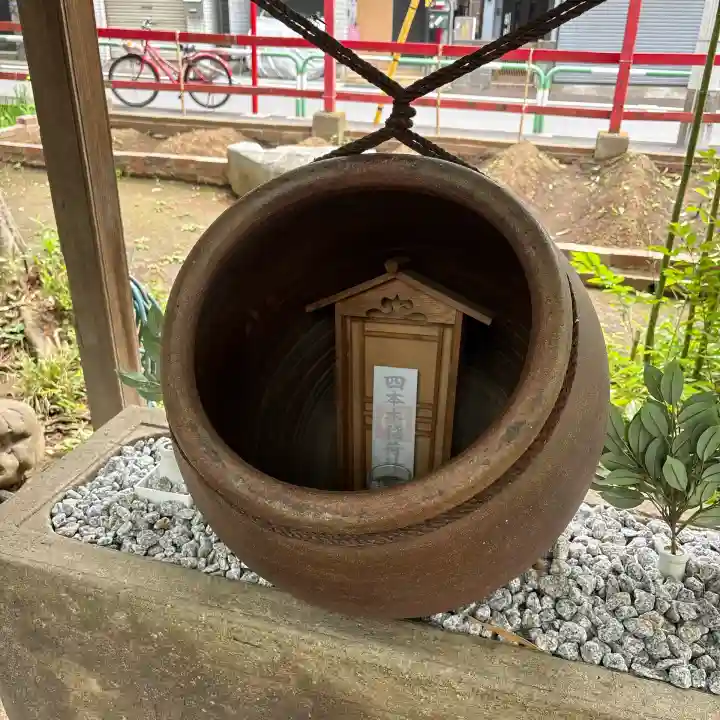 四本木稲荷神社の{uncategorized: "未分類", other: "その他", undefined: "問題あり", building: "その他建物", grave: "お墓", sacred_gate: "鳥居", guardian: "狛犬", statue: "像", buddha: "仏像", history: "歴史", nature: "自然", garden: "庭園", animal: "動物", pagoda: "塔", temizu: "手水舎", mountain_gate: "山門・神門", sanctuary: "本殿・本堂", subordinate: "末社・摂社", art: "芸術", scenery: "景色", jizo: "地蔵", ema: "絵馬", goshuin: "御朱印", omikuji: "おみくじ", items: "授与品その他", amulet: "お守り", goshuincho: "御朱印帳", eats: "食事", festival: "お祭り", votive_dance: "神楽", shichigosan: "七五三参", wedding: "結婚式", experience: "体験その他", initially: "初詣", around: "周辺", anti_infection: "感染症対策"}