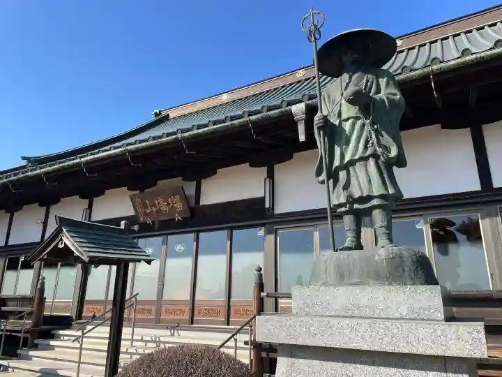 光明寺の{uncategorized: "未分類", other: "その他", undefined: "問題あり", building: "その他建物", grave: "お墓", sacred_gate: "鳥居", guardian: "狛犬", statue: "像", buddha: "仏像", history: "歴史", nature: "自然", garden: "庭園", animal: "動物", pagoda: "塔", temizu: "手水舎", mountain_gate: "山門・神門", sanctuary: "本殿・本堂", subordinate: "末社・摂社", art: "芸術", scenery: "景色", jizo: "地蔵", ema: "絵馬", goshuin: "御朱印", omikuji: "おみくじ", items: "授与品その他", amulet: "お守り", goshuincho: "御朱印帳", eats: "食事", festival: "お祭り", votive_dance: "神楽", shichigosan: "七五三参", wedding: "結婚式", experience: "体験その他", initially: "初詣", around: "周辺", anti_infection: "感染症対策"}