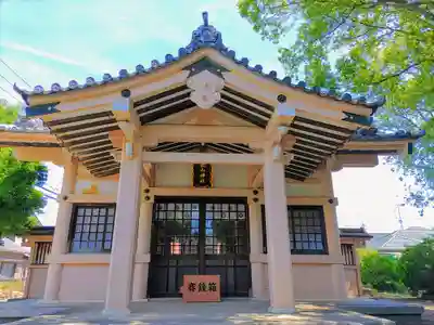 松山神社（鍋片）の本殿・本堂