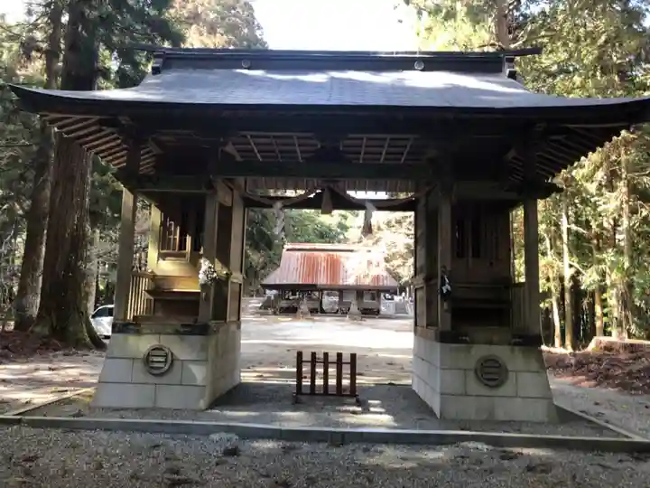 日咩坂鐘乳穴神社の山門・神門