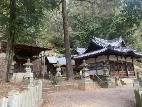 粒坐天照神社の{uncategorized: "未分類", other: "その他", undefined: "問題あり", building: "その他建物", grave: "お墓", sacred_gate: "鳥居", guardian: "狛犬", statue: "像", buddha: "仏像", history: "歴史", nature: "自然", garden: "庭園", animal: "動物", pagoda: "塔", temizu: "手水舎", mountain_gate: "山門・神門", sanctuary: "本殿・本堂", subordinate: "末社・摂社", art: "芸術", scenery: "景色", jizo: "地蔵", ema: "絵馬", goshuin: "御朱印", omikuji: "おみくじ", items: "授与品その他", amulet: "お守り", goshuincho: "御朱印帳", eats: "食事", festival: "お祭り", votive_dance: "神楽", shichigosan: "七五三参", wedding: "結婚式", experience: "体験その他", initially: "初詣", around: "周辺", anti_infection: "感染症対策"}
