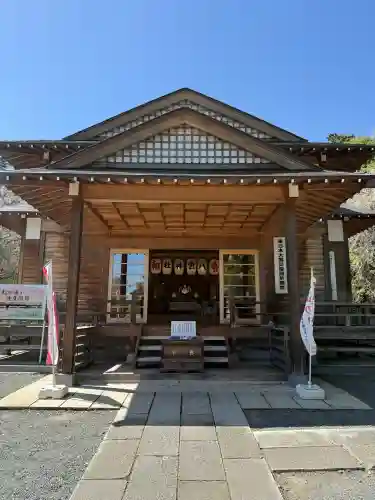 八雲神社(緑町)の{uncategorized: "未分類", other: "その他", undefined: "問題あり", building: "その他建物", grave: "お墓", sacred_gate: "鳥居", guardian: "狛犬", statue: "像", buddha: "仏像", history: "歴史", nature: "自然", garden: "庭園", animal: "動物", pagoda: "塔", temizu: "手水舎", mountain_gate: "山門・神門", sanctuary: "本殿・本堂", subordinate: "末社・摂社", art: "芸術", scenery: "景色", jizo: "地蔵", ema: "絵馬", goshuin: "御朱印", omikuji: "おみくじ", items: "授与品その他", amulet: "お守り", goshuincho: "御朱印帳", eats: "食事", festival: "お祭り", votive_dance: "神楽", shichigosan: "七五三参", wedding: "結婚式", experience: "体験その他", initially: "初詣", around: "周辺", anti_infection: "感染症対策"}