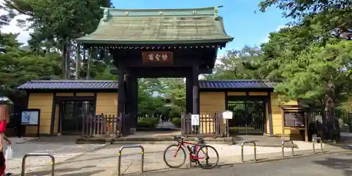豪徳寺の山門・神門