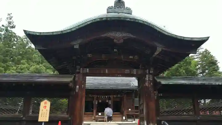 上杉神社の山門・神門
