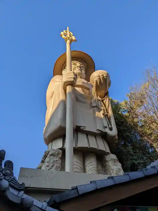 勝満山 崇彦寺の像