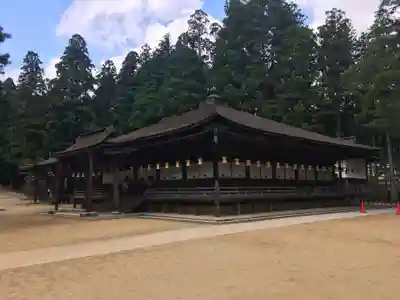 壇上伽藍の本殿・本堂